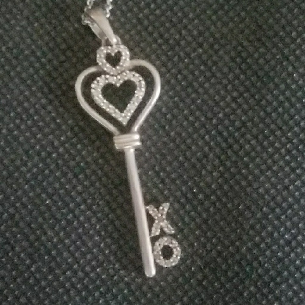 Diamond heart key pendant 💖 Great holiday gift! - Picture 2 of 4